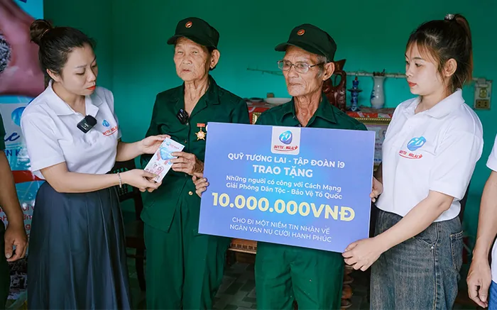 Hình ảnh minh họa liên hệ hỗ trợ, với biểu tượng tai nghe, tin nhắn và email, tượng trưng cho việc hỗ trợ người dùng về các vấn đề GDPR.